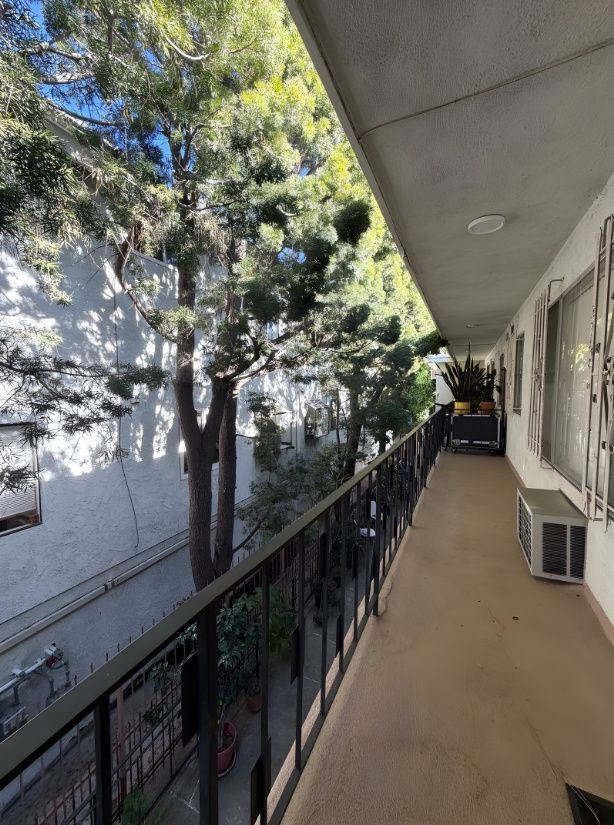 Building Photo - 1432 N Fairfax Ave