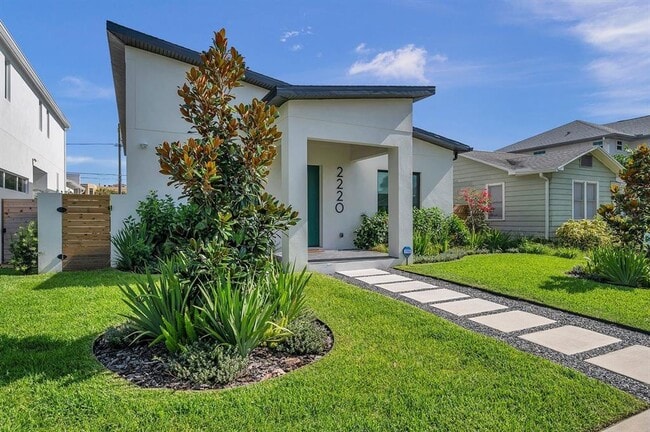 Building Photo - 2220 2nd Ave N