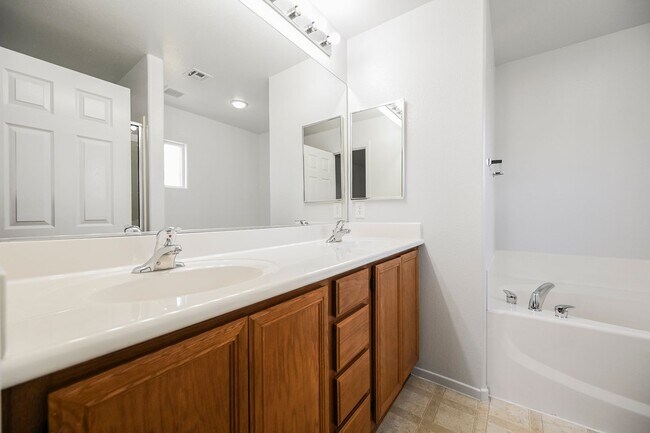 Building Photo - This Stunning 3 Bed, 2 ½ Bath Home Is A Ra...