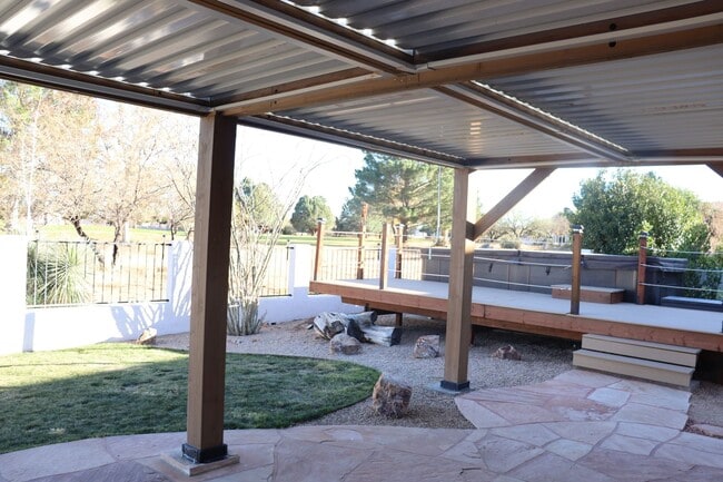 Building Photo - Golf Course Location