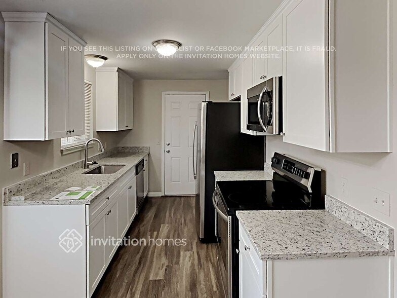 Building Photo - 2676 E 117th Way