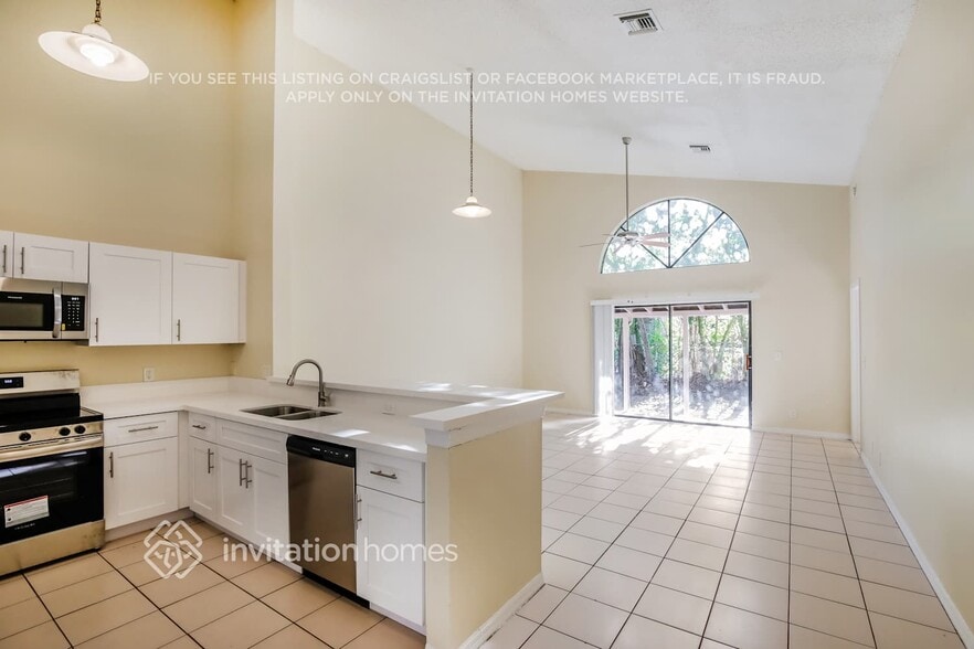 Building Photo - 4162 NW 114th Ave