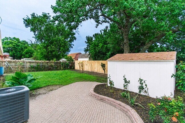 Building Photo - 12906 Southspring Dr