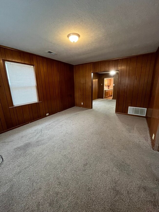 Building Photo - 2 Bed, 1 Bath Single Family House in East ...