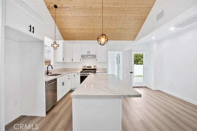 Building Photo - 1738 N Sierra Bonita Ave