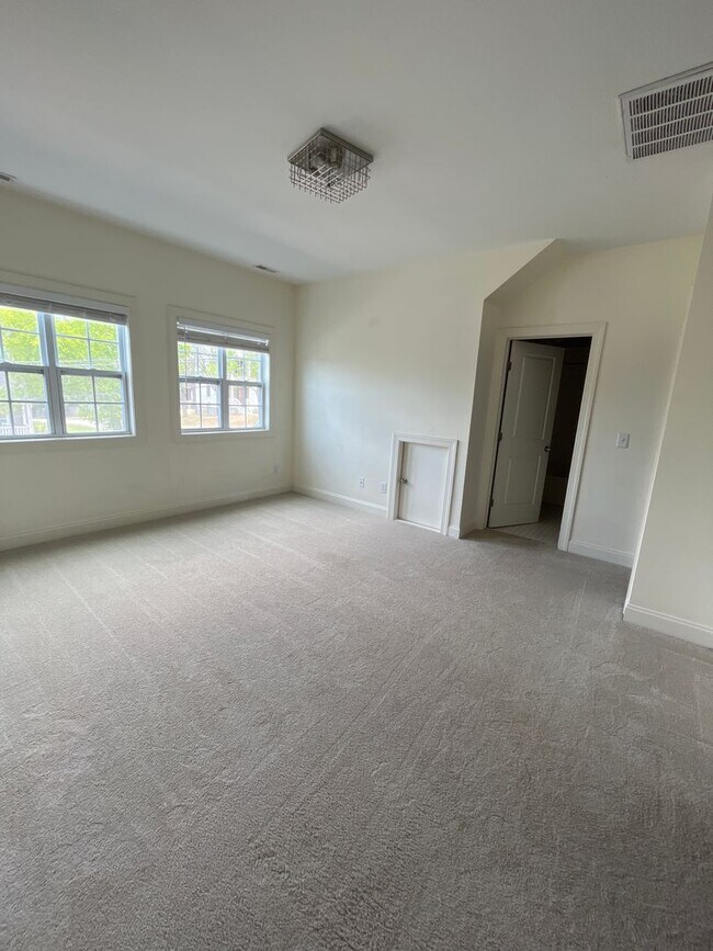 Building Photo - 3 Bedroom/ 2.5 Bath Home in Woodbine with Beautiful Screened in Porch and Fenced Yard.