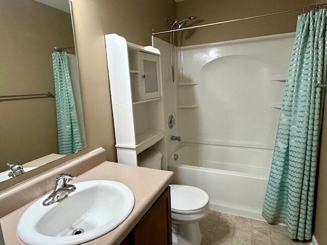 Building Photo - Beautiful 2 Story, 4 Bedroom, with a Full ...
