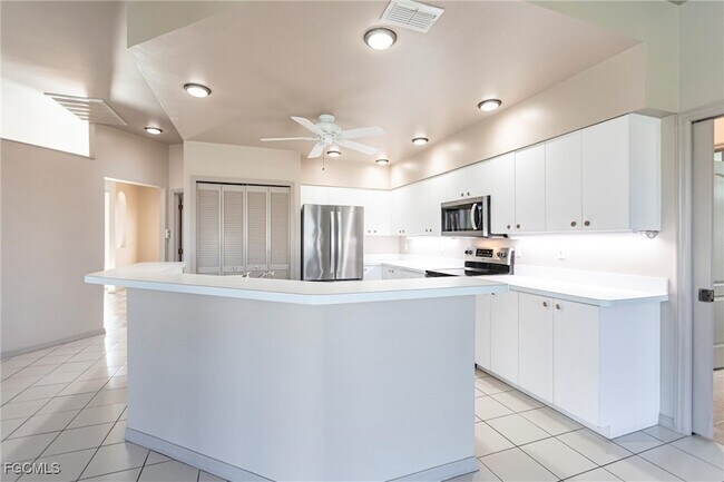 Building Photo - 8361 Trentwood Ct