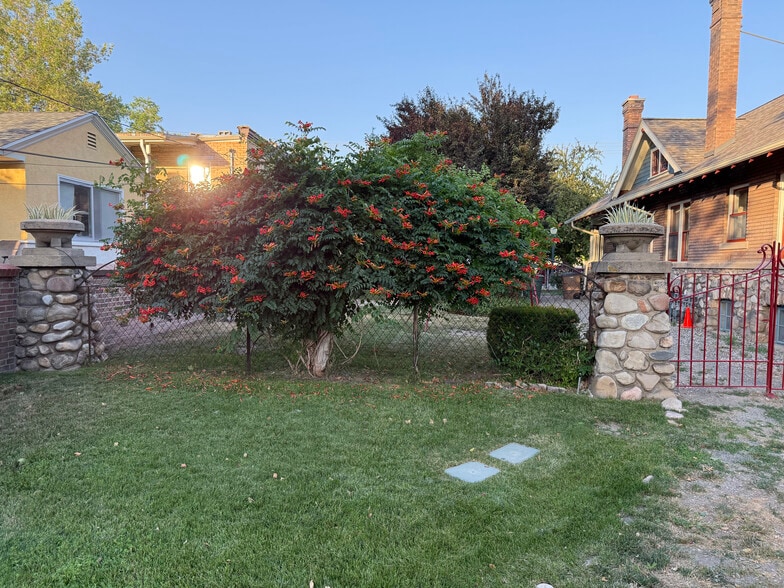 Building Photo - 452 S 800 E