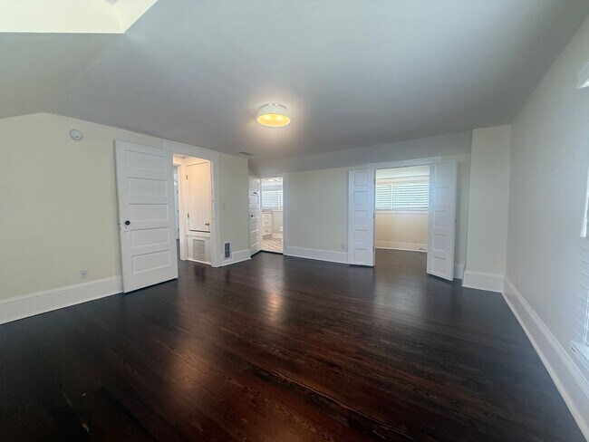 Building Photo - Beautifully updated 3 bedroom 3 bathroom home