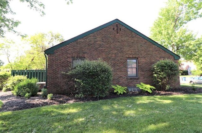 Building Photo - 4554 Sandringham Dr
