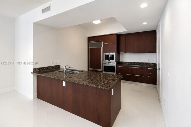 Building Photo - 15901 Collins Ave