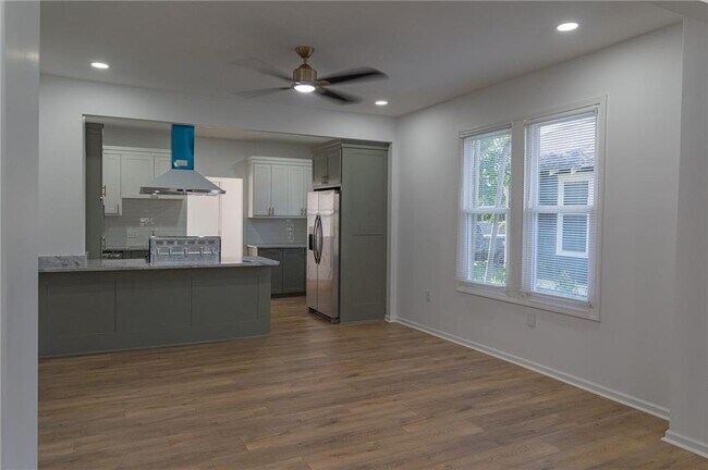 Building Photo - 817 Maple St