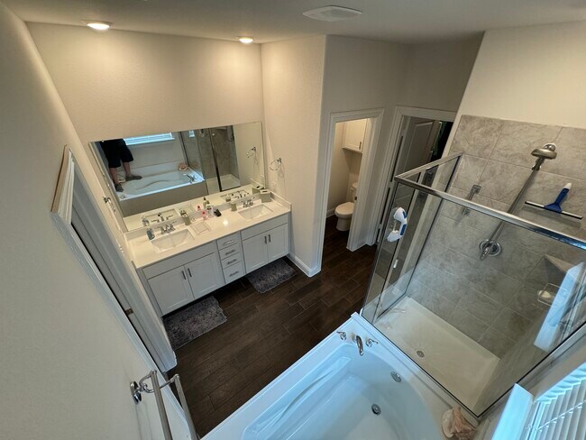 Master Bath - 4627 Shivers Ln