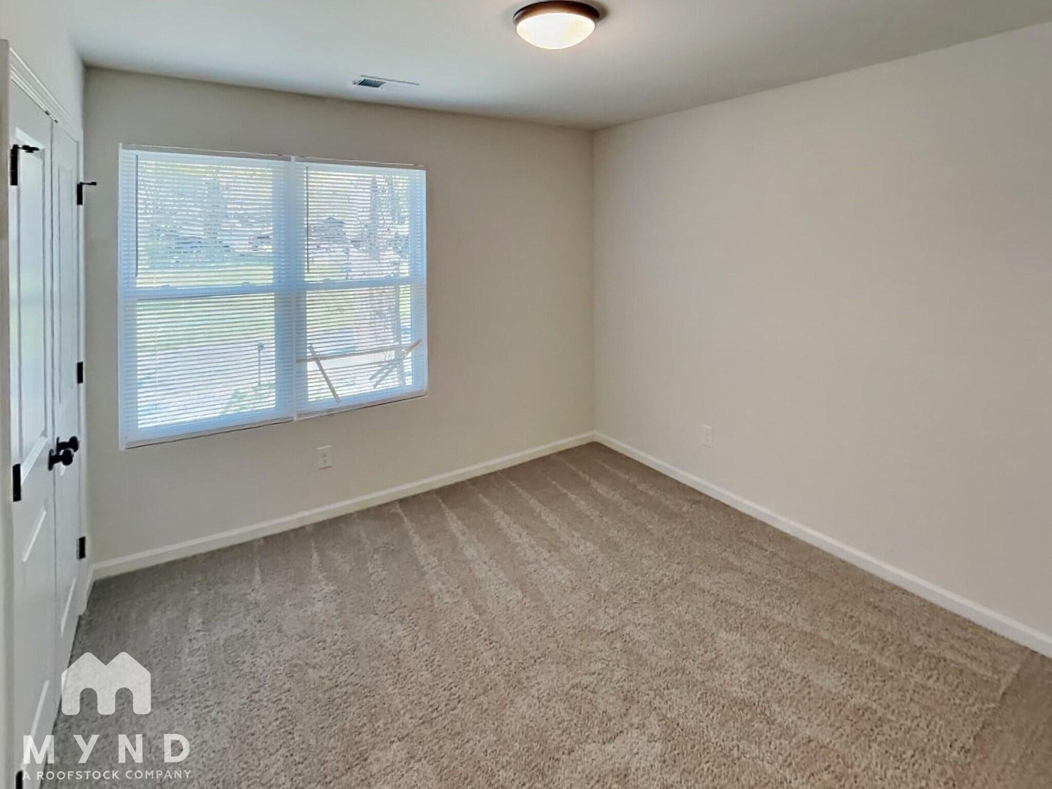 Building Photo - 1411 Lake St