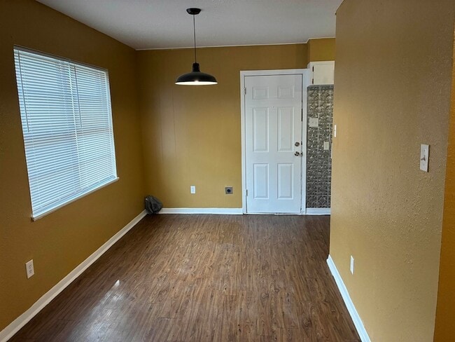 Building Photo - 1112 Northwood Dr