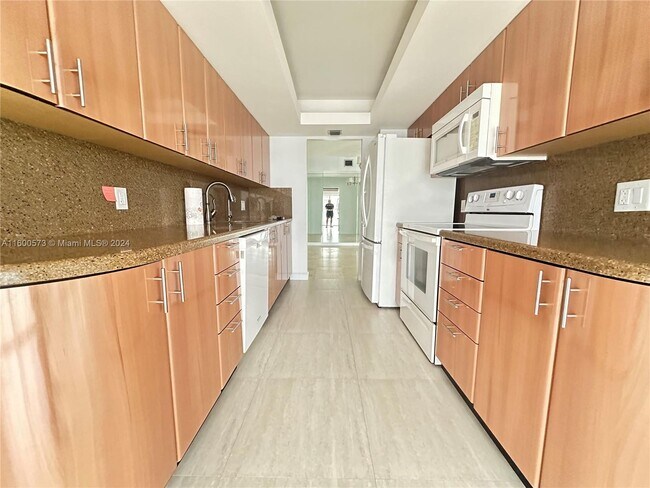 Building Photo - 3410 Galt Ocean Drive Apt #2103N, Fort Lau...