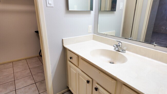 Building Photo - 8020 Braesmain Dr