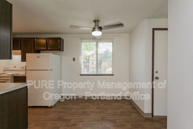 Building Photo - 14140 NE Sandy Blvd