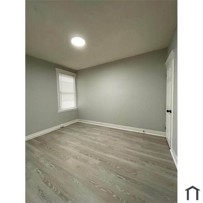Building Photo - 3 Bedroom - Voucher Accepted
