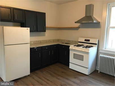 Building Photo - 305 E Chestnut St