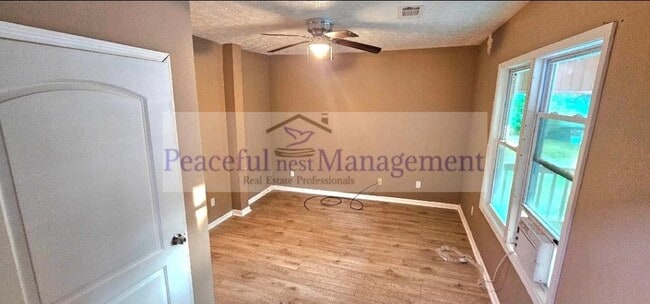 Building Photo - 564 Chesterfield Ave
