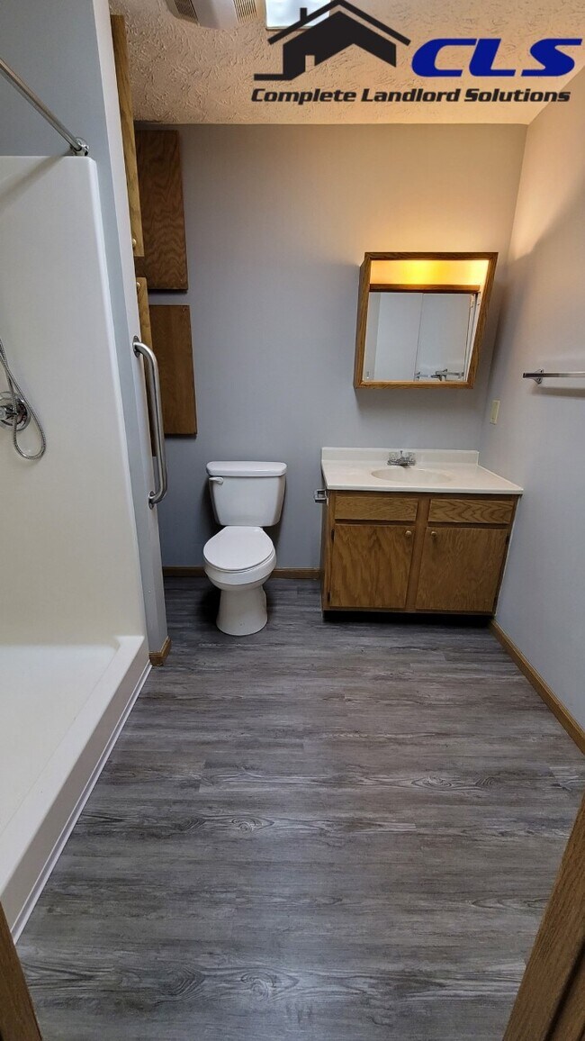 Building Photo - 554 College Ave