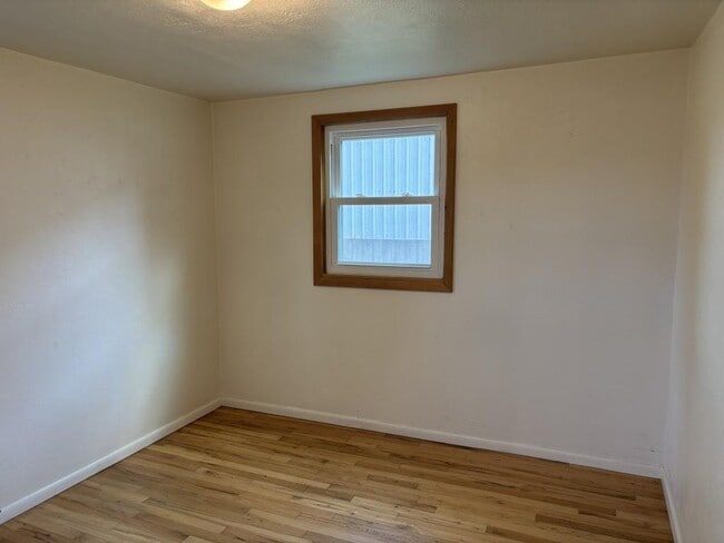 Building Photo - 521 Freimuth Ave