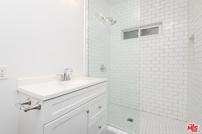 Building Photo - 7714 Rosewood Ave