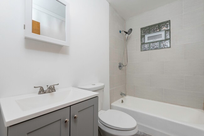 Building Photo - 922 Landon Ave