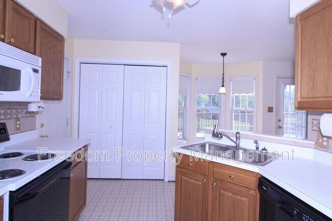 Building Photo - 6540 Cottonwood Dr