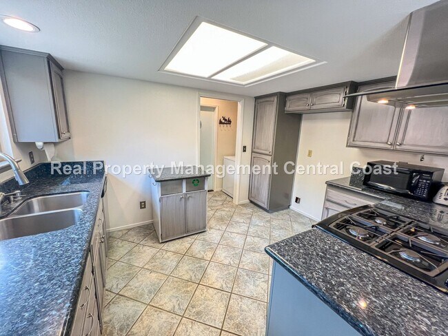 Building Photo - LEASE PENDING - Spacious Home in Nipomo - ...