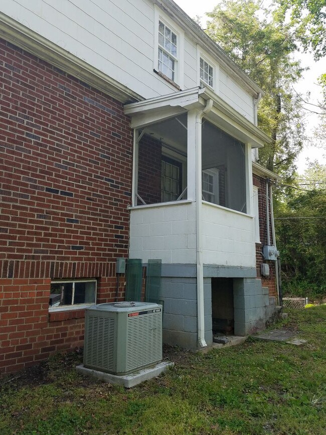 Building Photo - 310 Ridge St NW