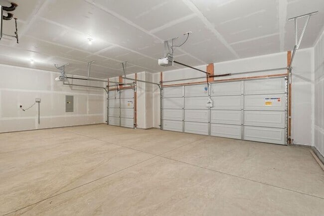 Building Photo - Spacious 4-Bedroom Home with Loft, 3 Baths & 3-Car Garage