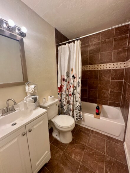 Building Photo - 3329 NE 14th St