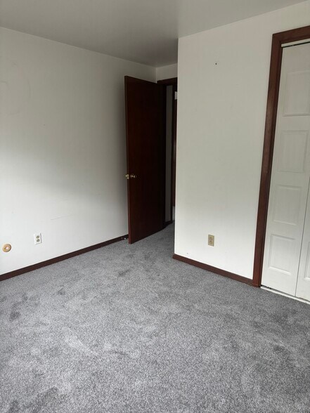 Building Photo - 17 Sunshine Dr