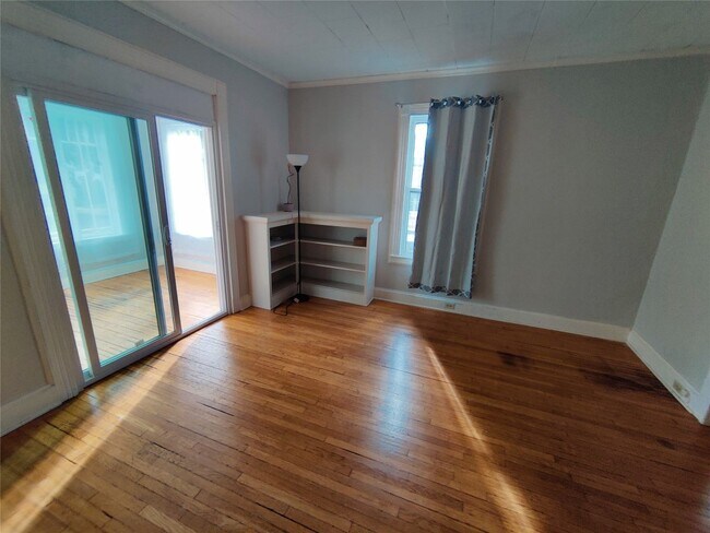 Building Photo - 116 Leroy St