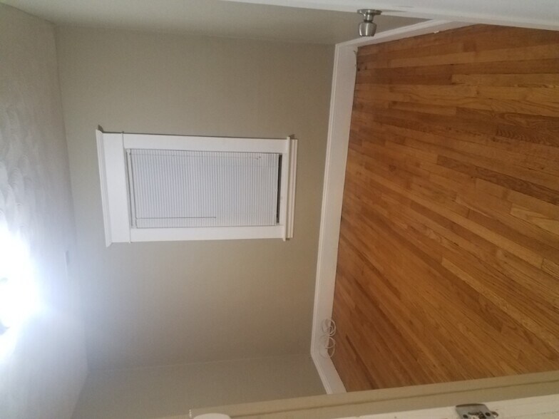 Building Photo - 72 Ardmore St