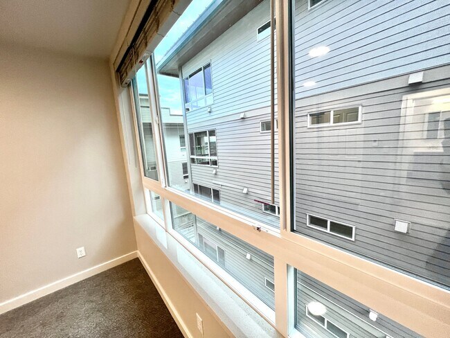 Building Photo - 2330 Yakima Ct