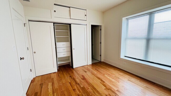 Building Photo - New Renovation 2 BR/2 BA right by the lake!