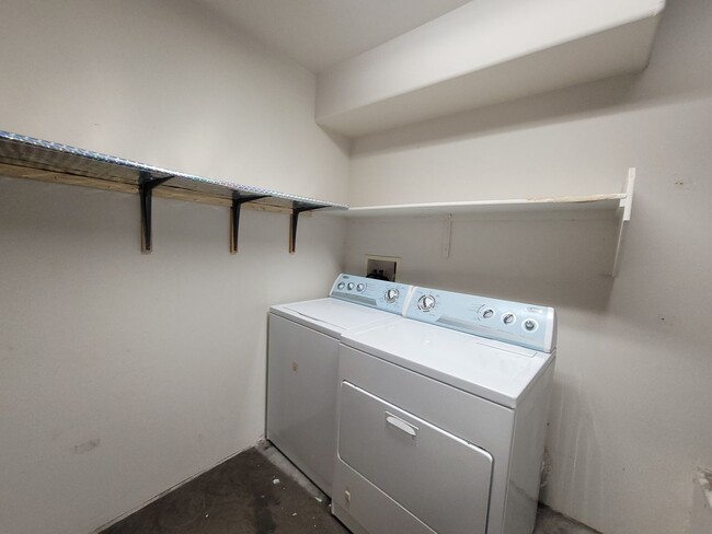 Building Photo - Beautiful Single Story Town Home in Mountains Edge Community