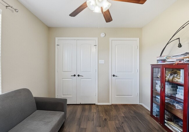 Building Photo - 102 Golfview Ct