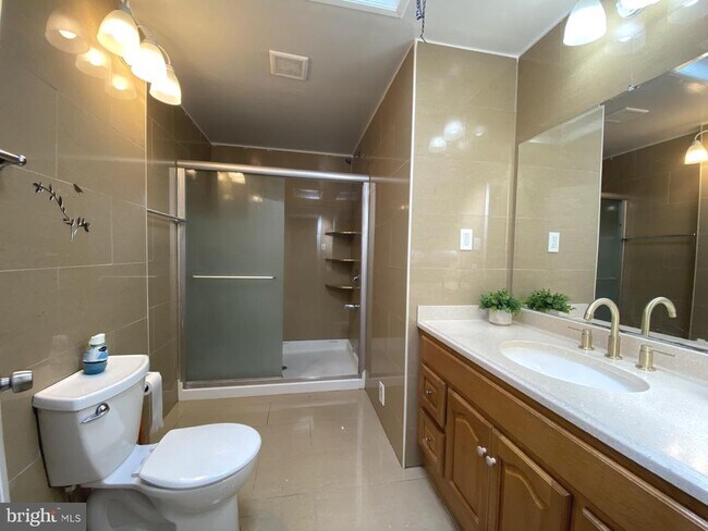 Building Photo - 12673 Biscayne Dr