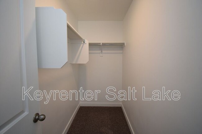 Building Photo - 397 N Buoy Ln