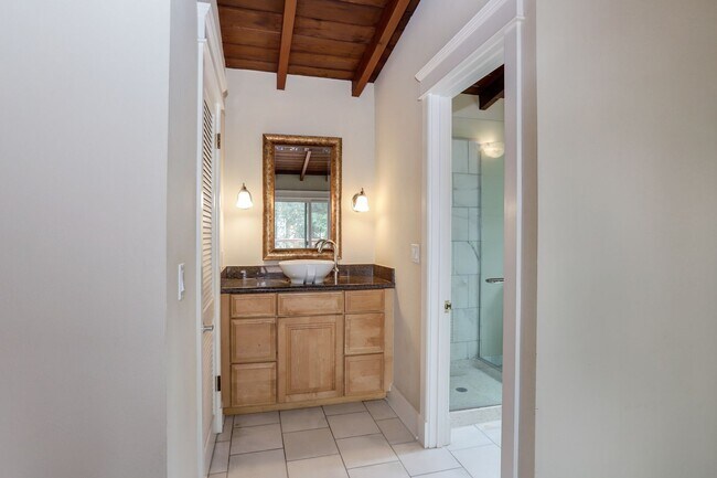 Building Photo - 3 Bed / 2 Bath Woodside home on large lot ...