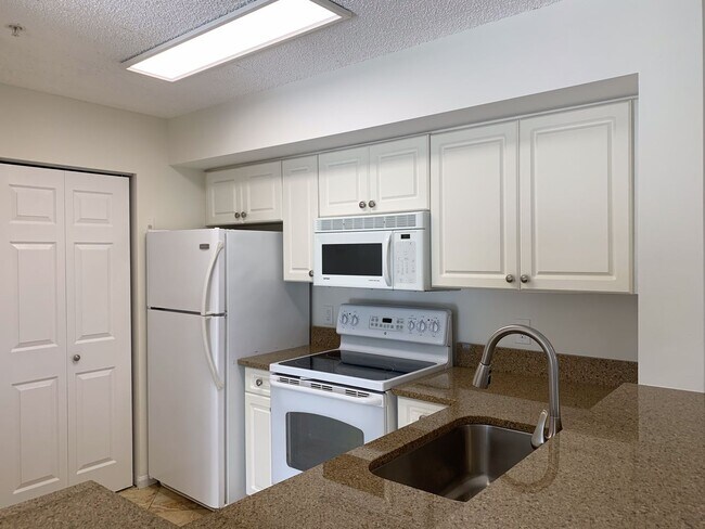 Building Photo - ANNUAL RENTAL - 2ND FLOOR 1 BED / 1 BATH C...