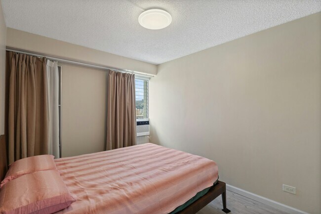 Building Photo - 1655 Makaloa St