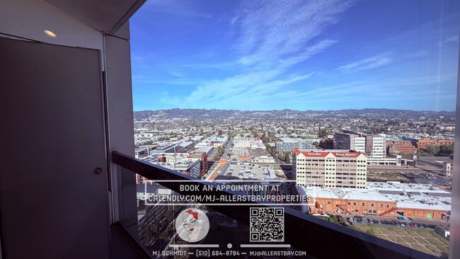Building Photo - Bright 1 bedroom condo with spectacular views on the 25th floor!