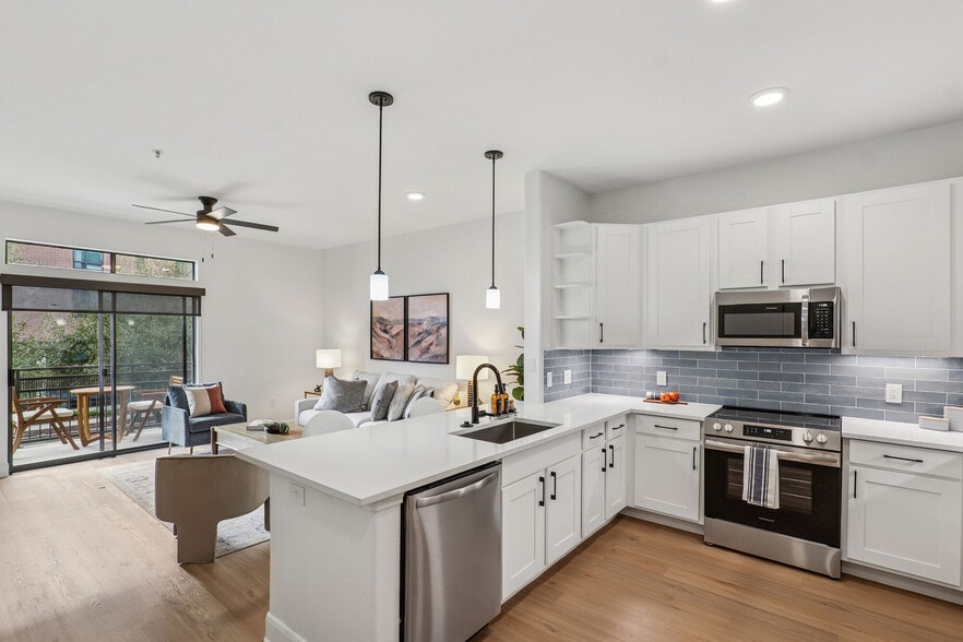 Building Photo - Instrata Upper Kirby