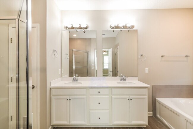 Building Photo - 10392 Pavnes Creek Dr